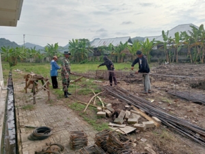 Babinsa Beru Awasi Pengelolaan Koperasi Merah Putih
