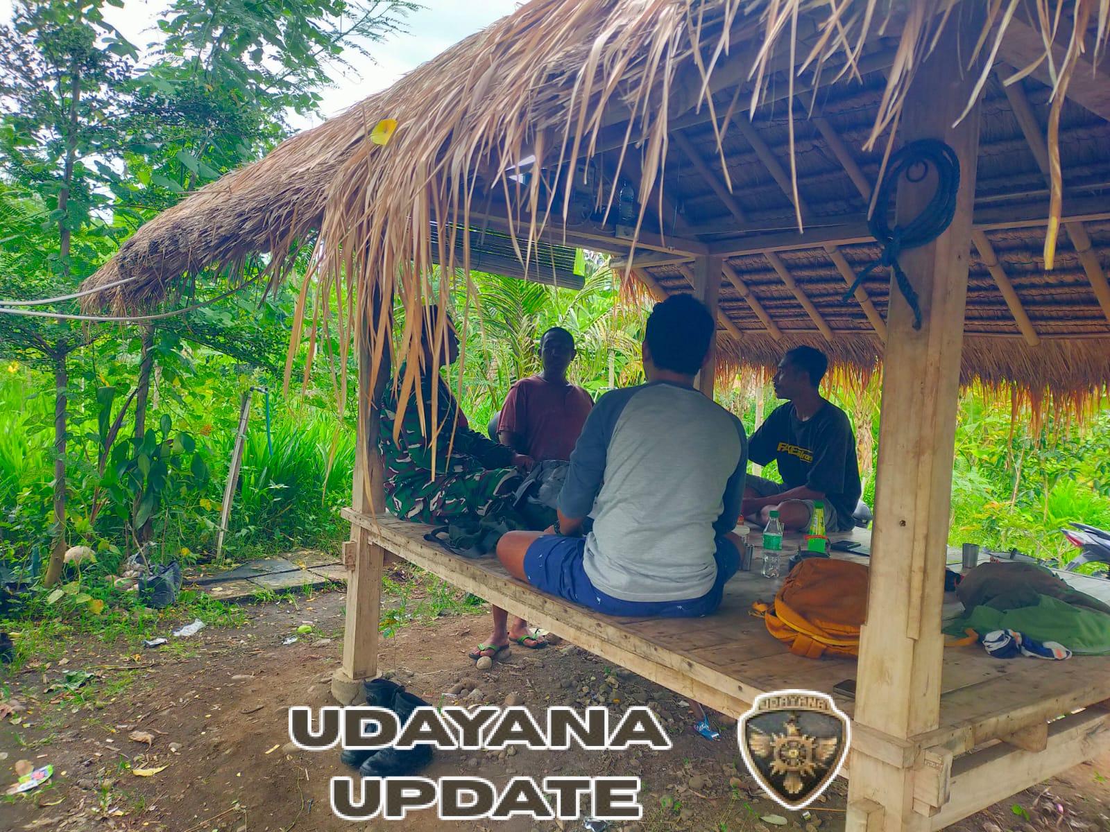 Babinsa Obel Obel Komsos dengan Warga, Tingkatkan Kewaspadaan Hadapi Cuaca Ekstrem