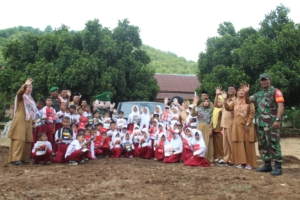 Kodim 1608/Bima Gelar Trauma Healing bagi Murid SDN 2 Ntonggu lewat Safari Mobil Maung