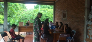 Babinsa Beratan Turun Langsung Pantau Posyandu, Wujud Nyata Kepedulian TNI pada Kesehatan Warga”