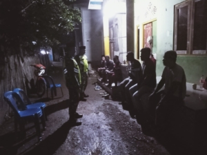 Patroli Siskamling Koramil 1608-03/Sape Fokus Pantau Pemukiman dan Tempat Tongkrongan Anak Muda