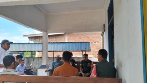 Babinsa Koramil Dompu Dampingi Warga Selesaikan Sengketa Pemotongan Kayu