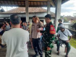 Optimalkan Layanan Kesehatan, Babinsa Koramil Klungkung Hadir Dampingi Posyandu Dusun Kaleran