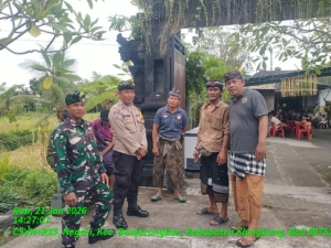 Bersatu, TNI Polri Dan Pecalang Amankan Upacara Keagamaan Warga Di Dusun Sarimertha
