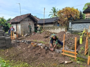 Wujudkan Hunian Layak, Prajurit Kodim 1617/Jembrana Mulai Letakkan Batu Pertama Bedah Rumah di Desa Penyaringan
