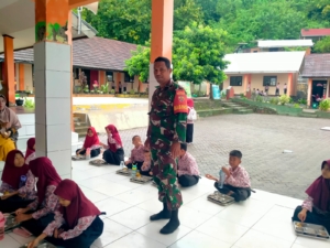 Babinsa Koramil 1628-05/Jereweh Pastikan Program Makan Bergizi Gratis Berjalan Lancar
