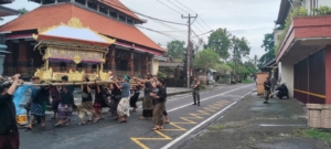 Aparat Gabungan Di Desa Tohpati Amankan Upacara Keagamaan