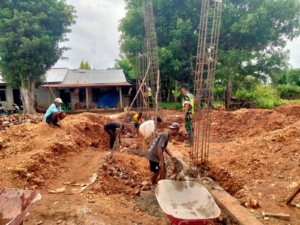 Babinsa Lekunik Monitoring Pembangunan KDKMP, Pastikan Progres Berjalan Sesuai Tahapan