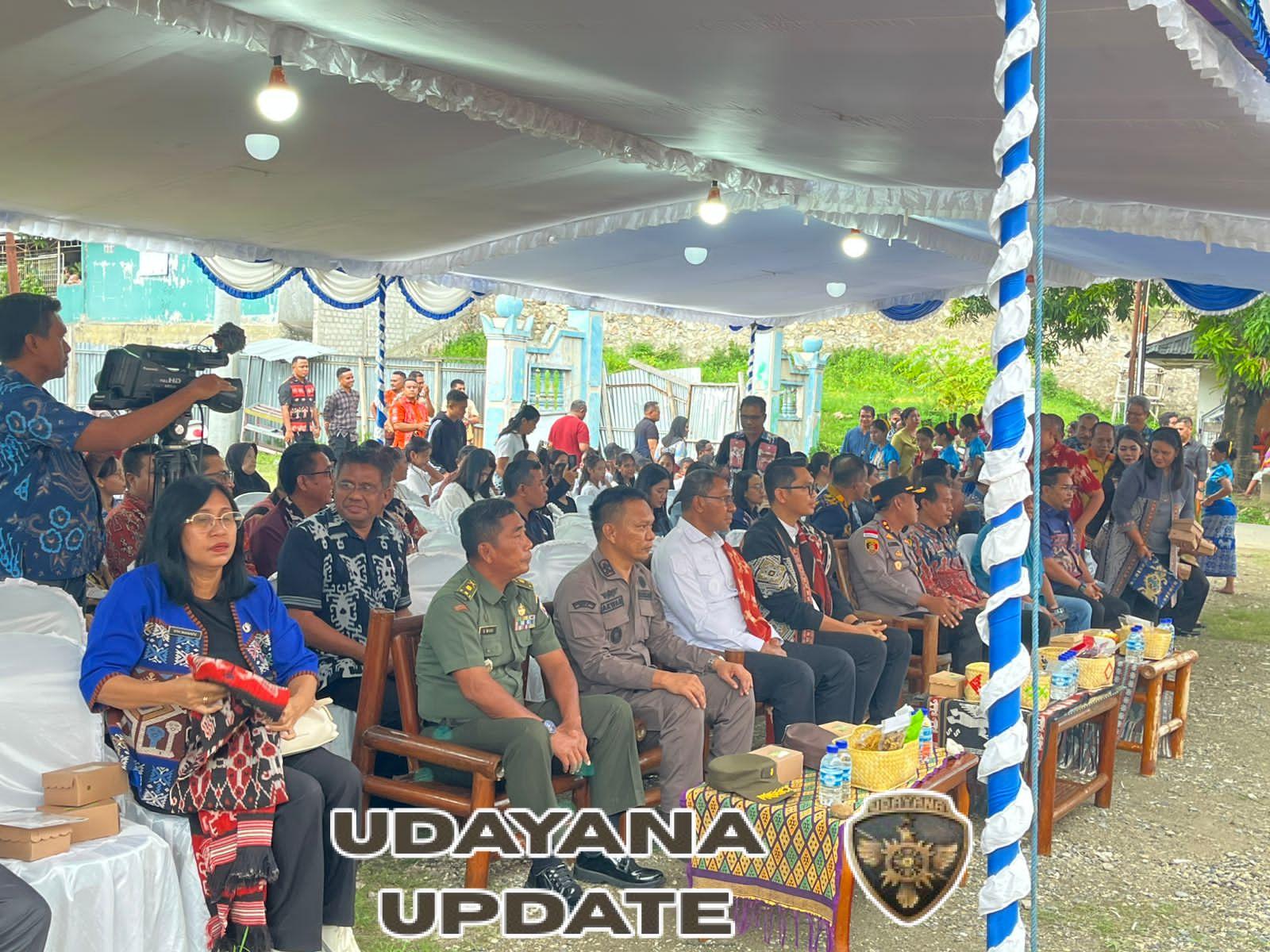 Kasdim 1601/Sumba Timur Menghadiri Launching NTT Mart by Dekranasda di Waingapu