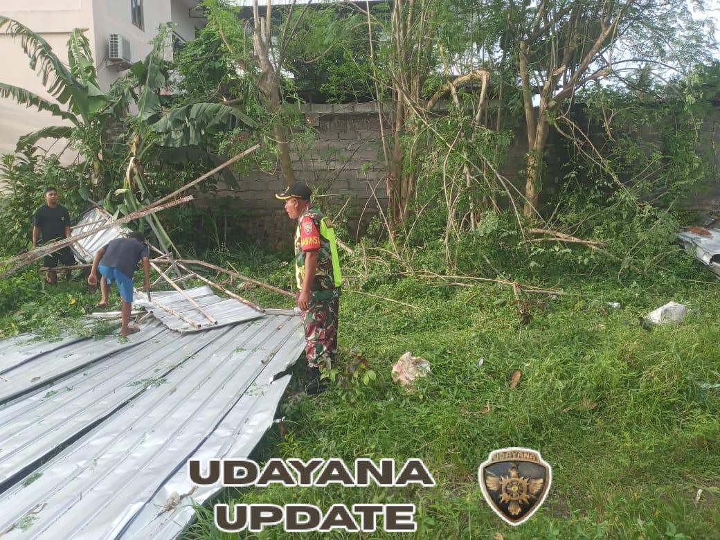 Angin Kencang Robohkan Atap Gedung, Babinsa Mautapaga Amankan Wilayah