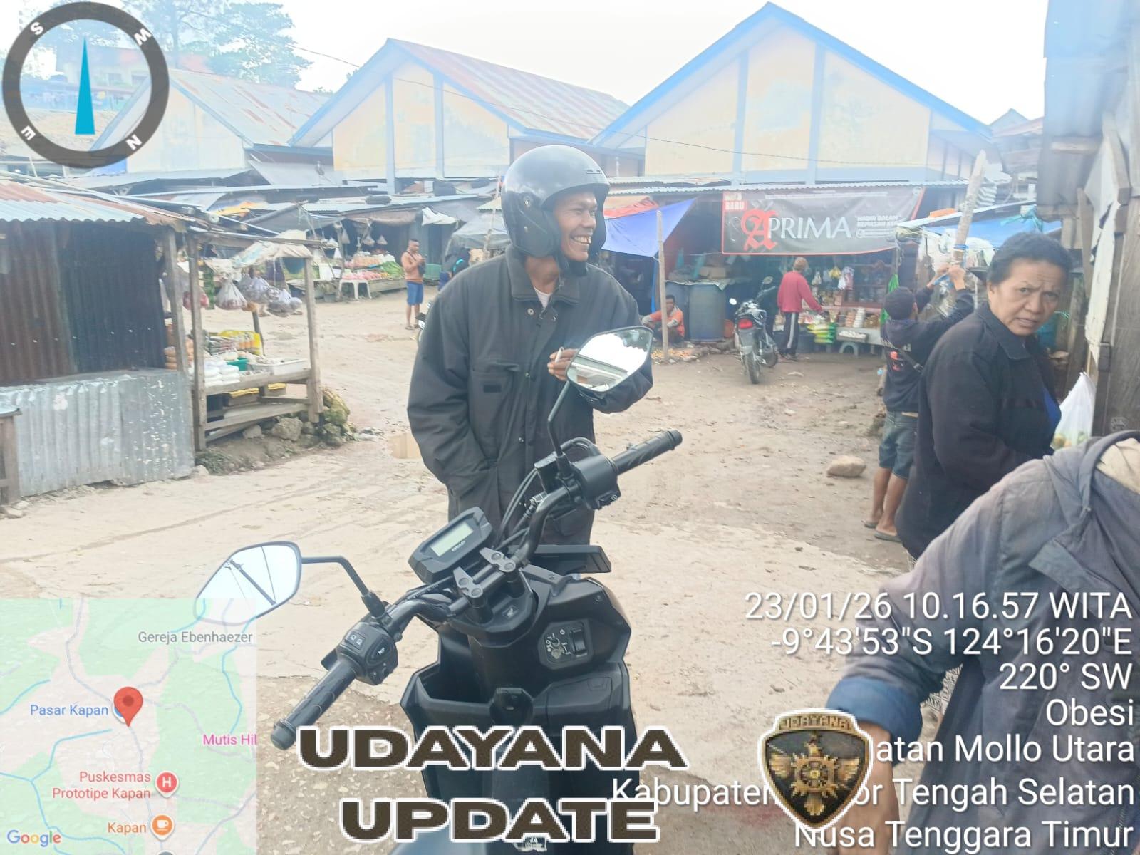 Babinsa Koramil Mollo Utara Turun ke Pasar Kapan, Imbau Warga Waspadai Cuaca Ekstrem.