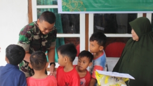 Dandim 1608/Bima Kunjungi Panti Asuhan Nurul Mubin, Serahkan Bantuan Sembako Jum’at Berkah