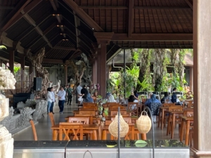 Dandim 1616/Gianyar Sambut Hangat Kunjungan Wisata Budaya Ibu Aspers Kasad di Ubud