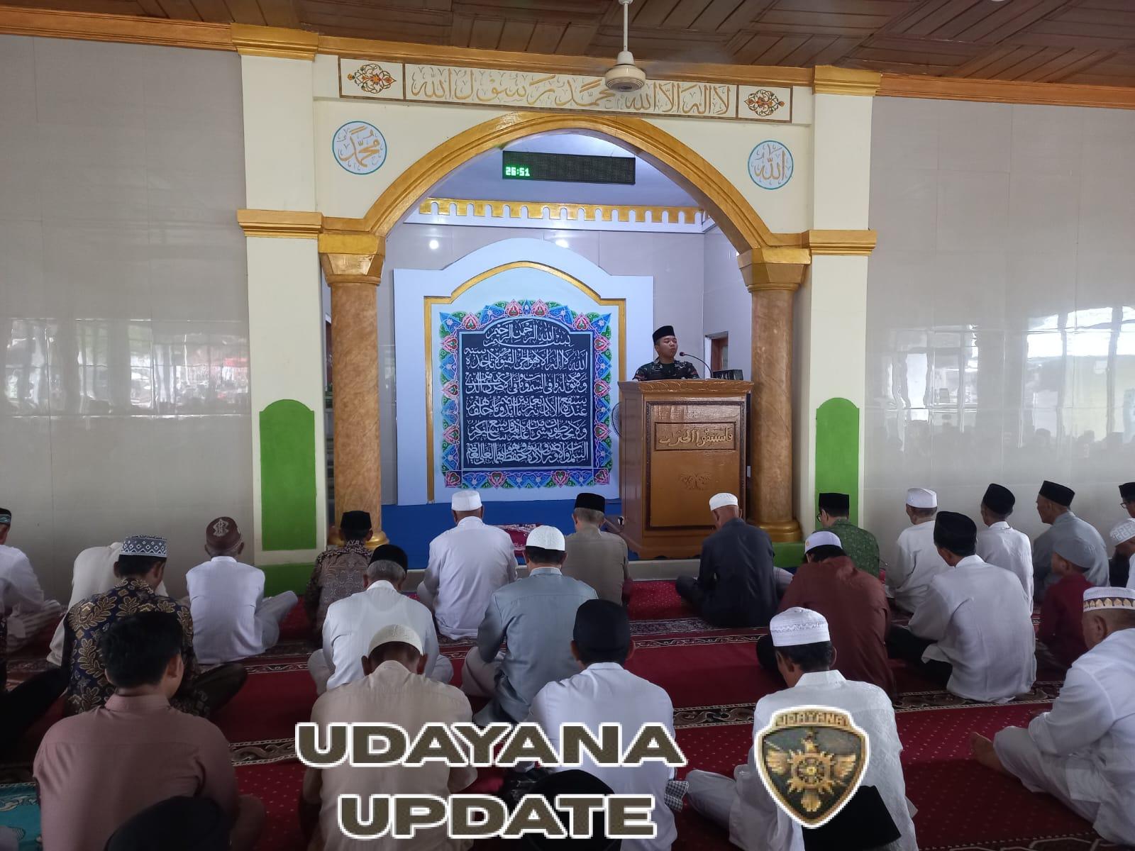 Prajurit Muda Prada Azril Jadi Motivasi Anak Muda Calabi Lewat Khotbah Jumat di Masjid Patabikul Khairat.