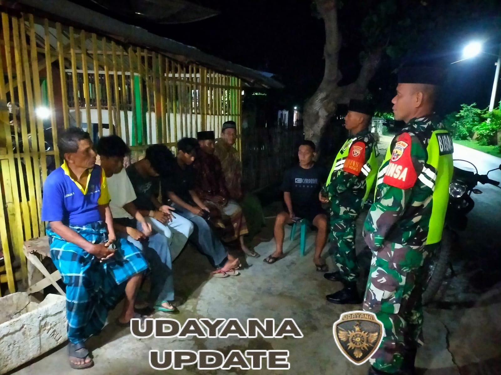 Patroli Siskamling Koramil 1608-03/Sape Tegakkan Keamanan Desa Kowo