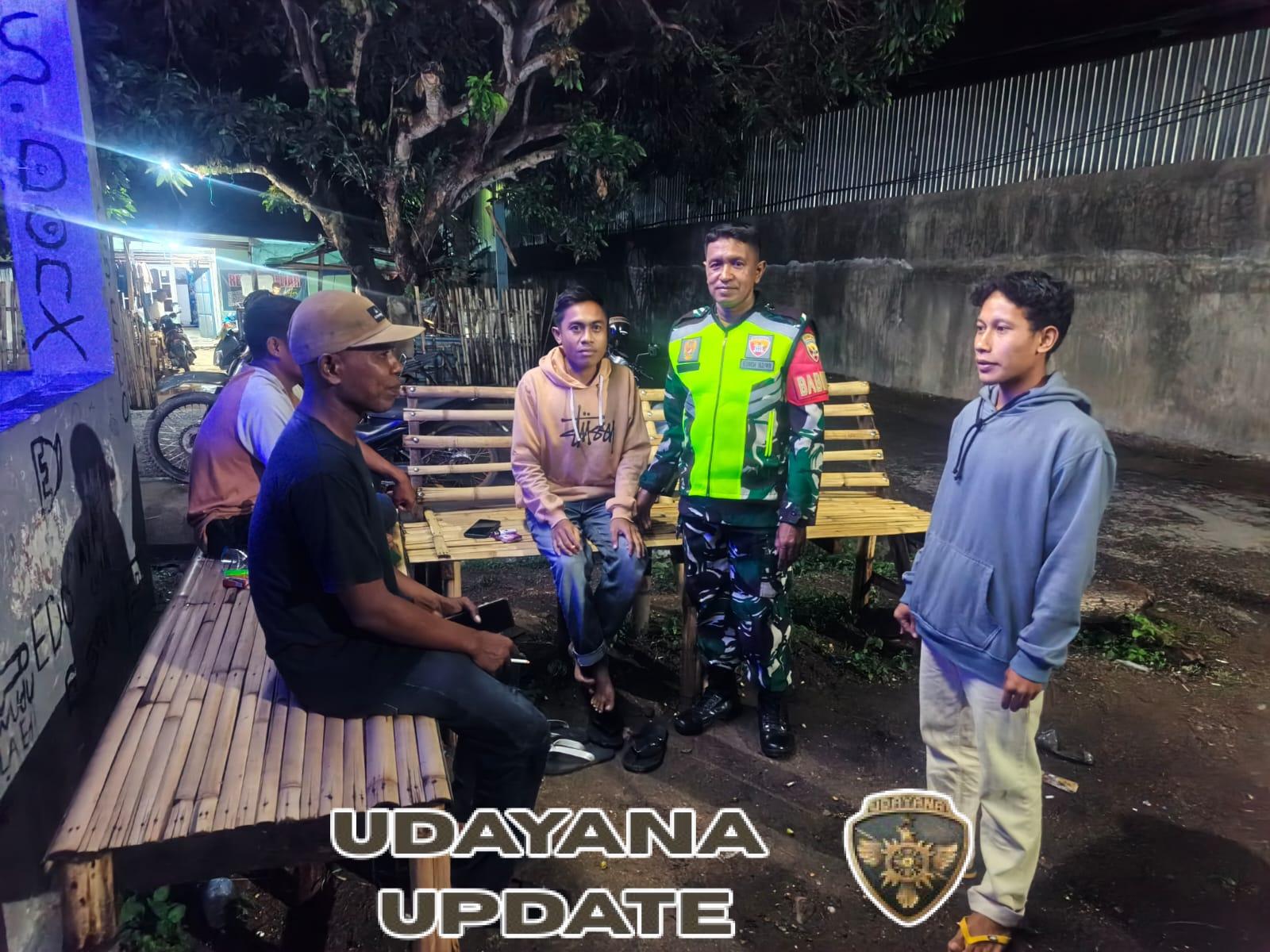 Babinsa Koramil 1608-01/Rasanae Gelar Patroli Malam dan Kongkow Bersama Warga
