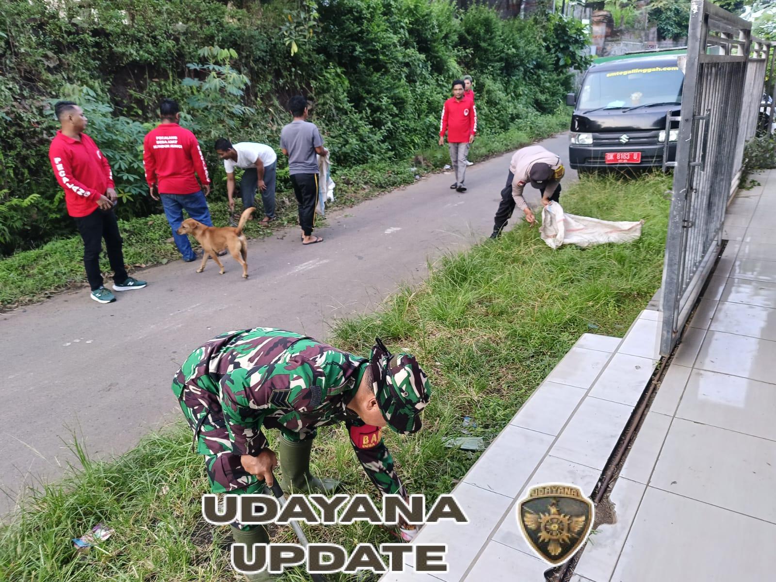 Babinsa Koramil 1609-05/Sukasada Bersama Warga Gelar Gotong Royong Pembersihan Sampah