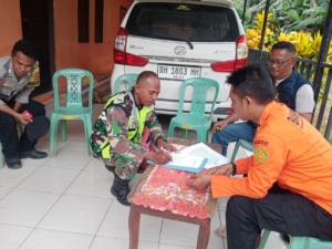 Babinsa Landu Leko Dampingi Pertemuan Keluarga Korban Hilang Bersama Basarnas dan BPBD