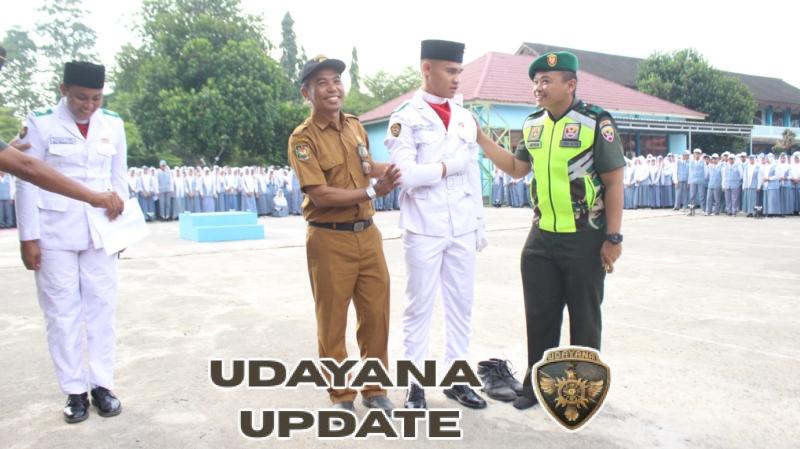 Dandim 1608/Bima Berikan Sepatu Khusus kepada Pemimpin Upacara Siswa SMAN 1 Kota Bima