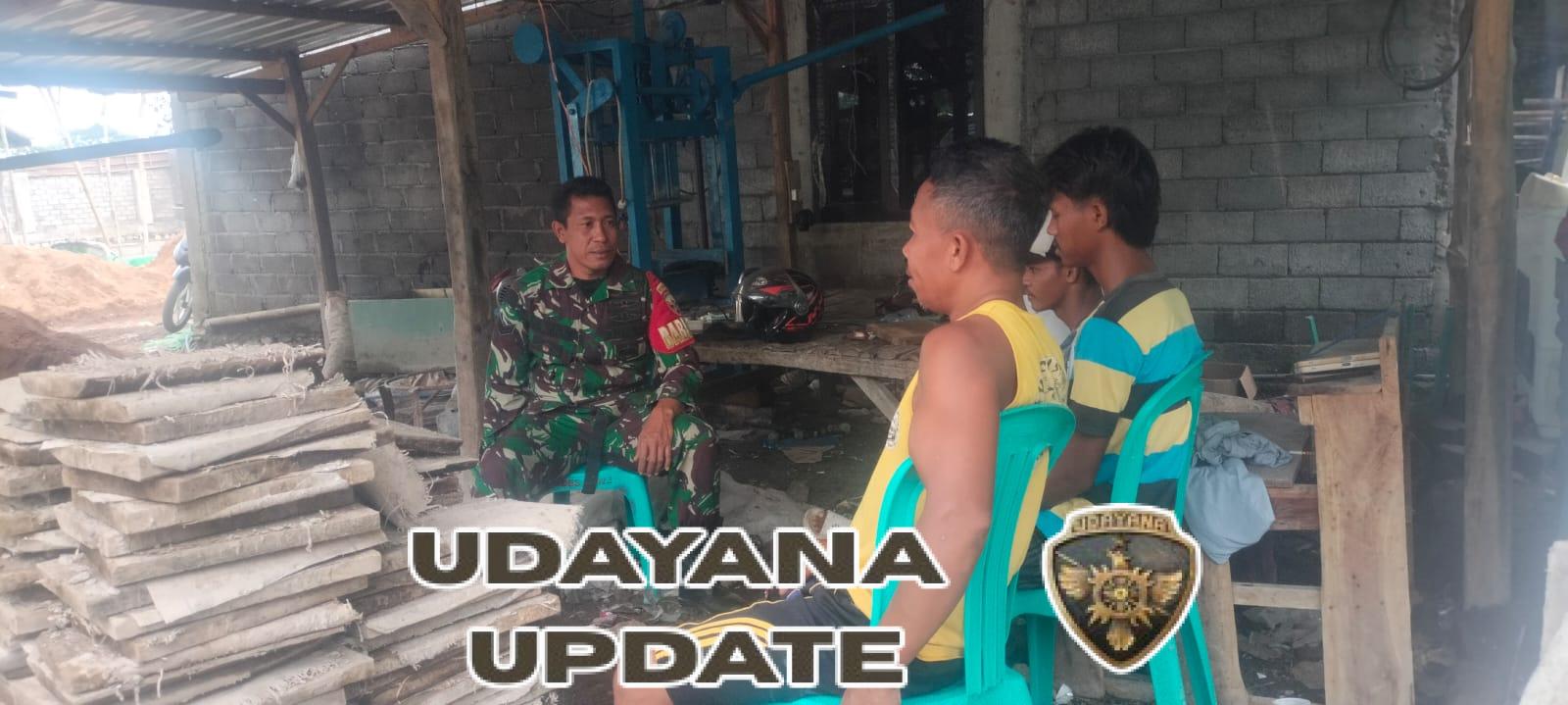 Babinsa Desa Lune Komsos dengan Warga, Himbau Waspada Perubahan Cuaca