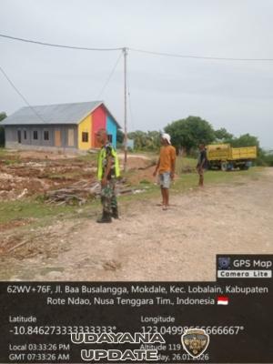 Babinsa Koramil 1627-01/Ba’a Pantau Penurunan Material Pasir di Lokasi KDKMP Kuli Aisele