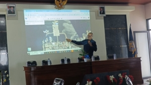 Kapelindo Pimpin Rapat Pembentukan Tim Sterilisasi Asongan dan PKL di Pelabuhan Bima