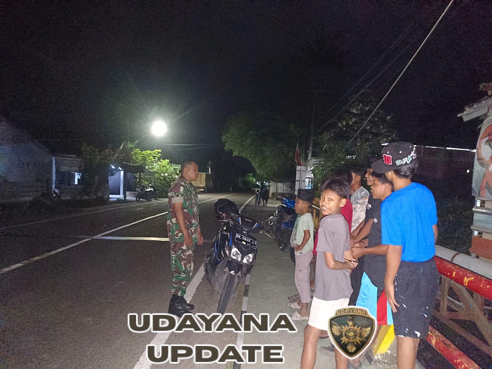Patroli Rutin Koramil 1628-04/Poto Tano, Masyarakat Diimbau Jaga Keamanan Lingkungan
