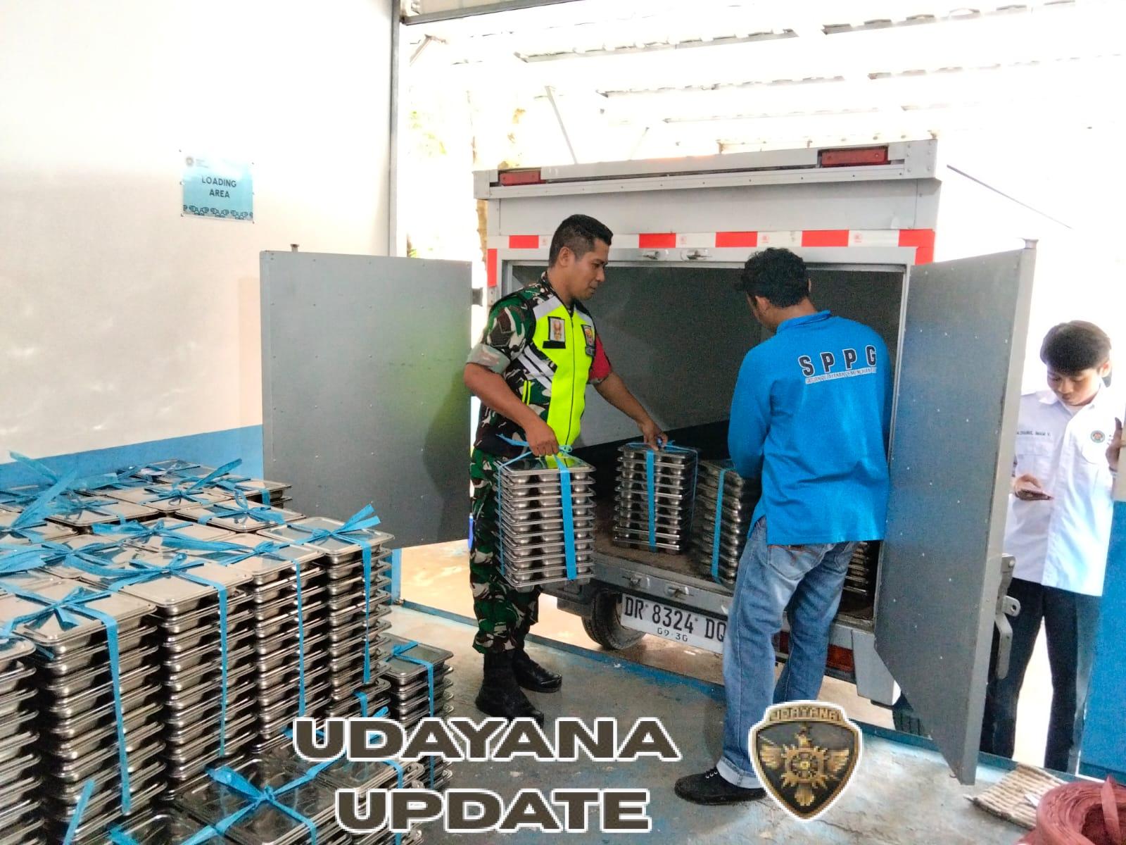 Babinsa Koramil 1608-01/Rasanae Dampingi Pembagian 11.355 Paket Makan Bergizi Gratis