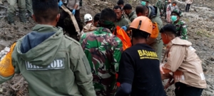 Sinergi Kodim 1612/Manggarai, Dua Korban Longsor di Kampung Pau Berhasil Dievakuasi