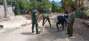 Babinsa Koramil 1624-04/Omesuri Laksanakan Monitoring Wilayah di Desa Bareng