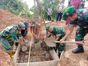Sinergi TNI dan Masyarakat Wujudkan Pembangunan Ekonomi di Kecamatan Parado
