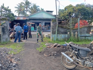 Babinsa Ajak Warga Sorinomo Jaga Kebersihan Lingkungan Masjid