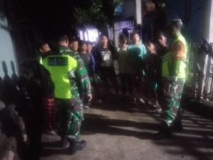 Babinsa Koramil 1608-03/Sape Laksanakan Patroli Siskamling Cegah Gangguan Kamtibmas di Desa Buncu