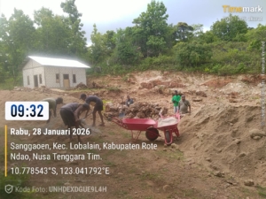Babinsa Koramil 1627-01/Ba’a Monitoring Pembangunan KDKMP Desa Sanggaoen