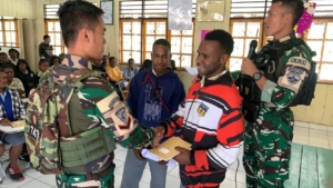 Dari Ruang Kelas, Satgas Yonif 743/PSY Bangun Cinta NKRI di Papua