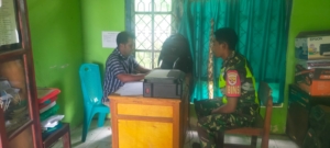 Sinergi TNI-Desa, Babinsa Ende Pantau Data Teritorial di Kantor Desa Raporendu