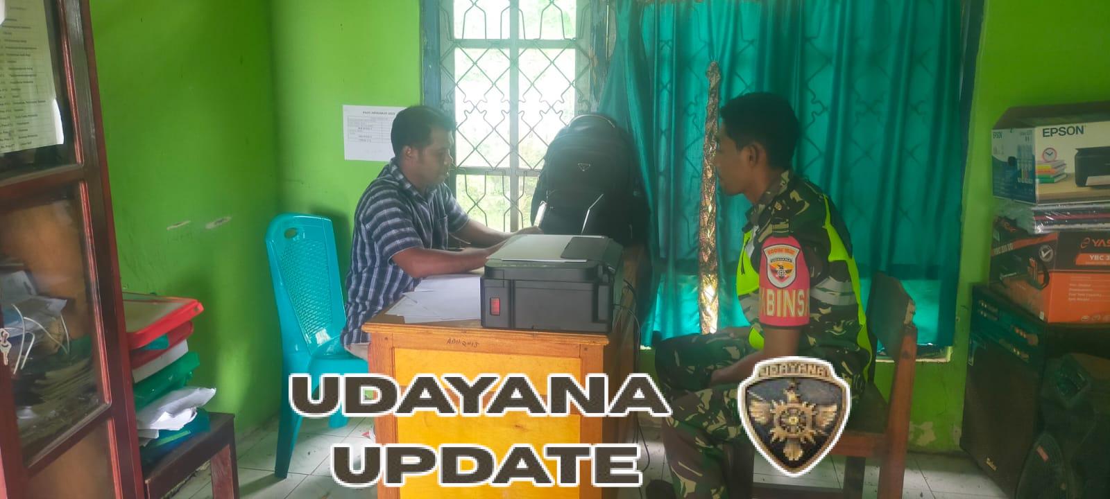 Sinergi TNI-Desa, Babinsa Ende Pantau Data Teritorial di Kantor Desa Raporendu