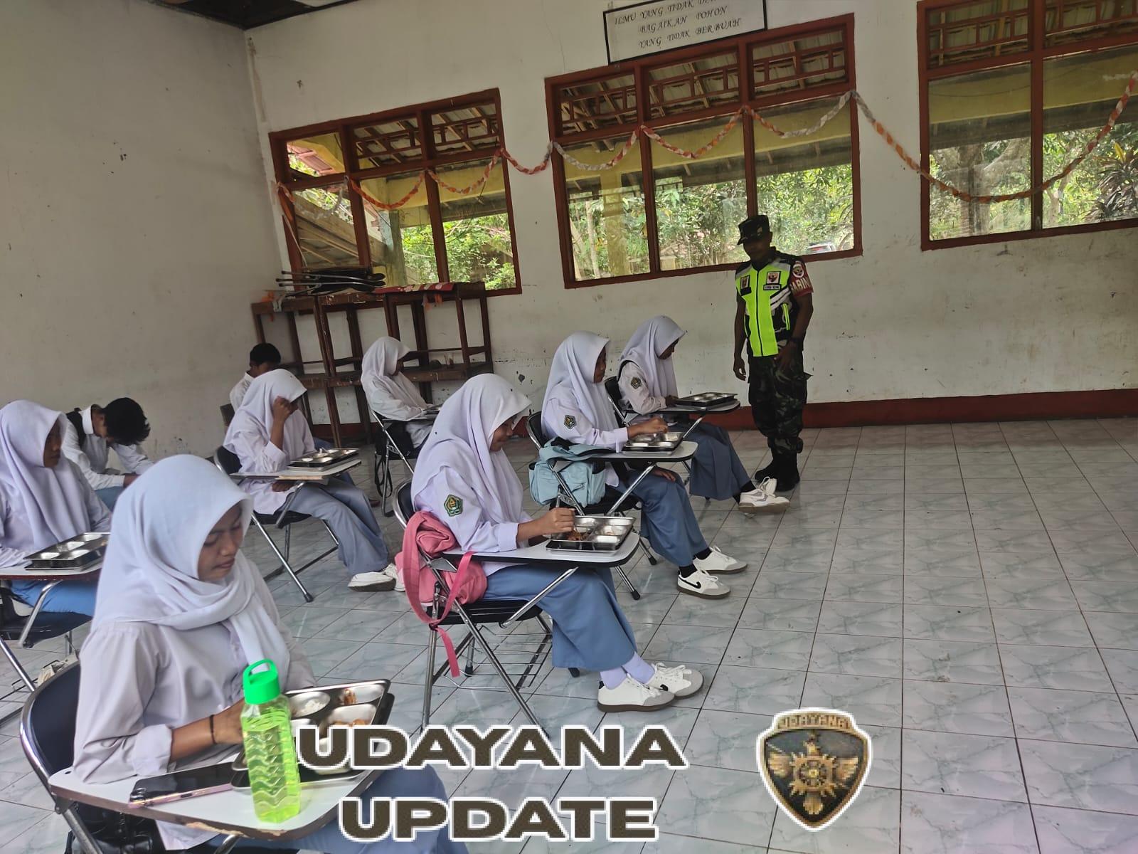 Babinsa Koramil Donggo Pantau Pelaksanaan Makan Bergizi Gratis di Wilayah Kecamatan Donggo Timur