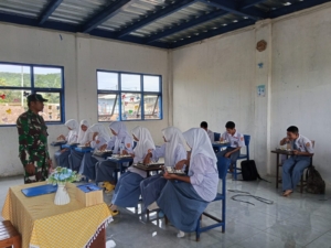 Babinsa Jereweh Dampingi Program Makan Bergizi Gratis di SMK RUM Inovasi