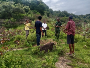 Babinsa Koramil Aesesa Dampingi Danramil Cek Ulang Lokasi KDMP Kelurahan Dhawe