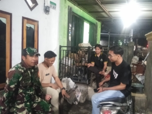 Babinsa Jereweh Serda Sukardin Gelar Patroli Malam Jaga Kamtibmas