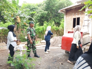 Babinsa Desa Tapir Dampingi Pengecekan Rumah Bantuan Program KSB Maju