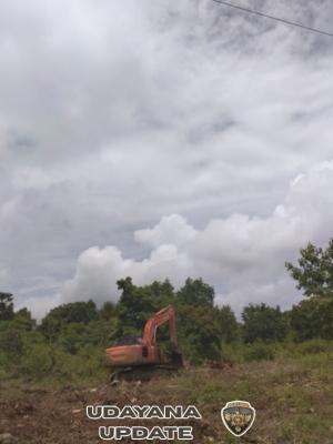 Babinsa Koramil 1627-03/Batutua Pantau Pembersihan Lokasi KDKMP Desa Mundek