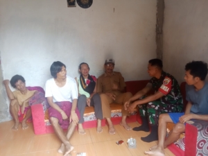 Babinsa Sapugara Bree Perkuat Komsos dengan Warga Demi Jaga Kamtibmas