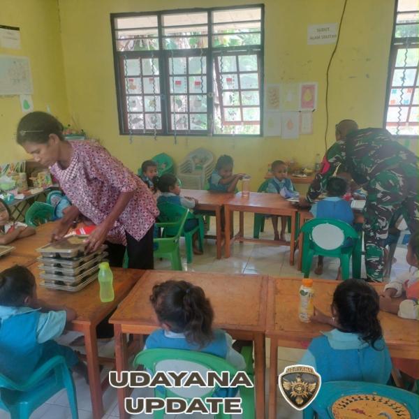 Babinsa Kodim 1622/Alor Salurkan Makan Bergizi untuk Ribuan Siswa di Alor Timur Laut