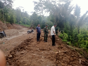 Babinsa Koramil 1625-04/Mauponggo Tinjau Lahan Koperasi Merah Putih di Desa Ngera