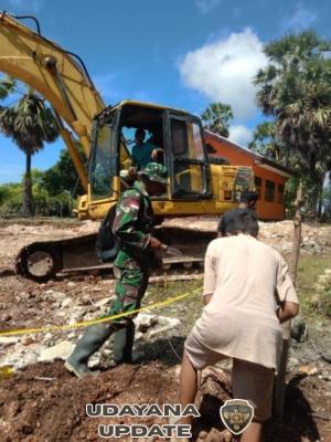 Babinsa Koramil 1627-03/Batutua Pantau Pengukuran Pondasi KDKMP Desa Sakubatun