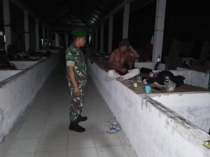 Babinsa Koramil Jereweh Laksanakan Patroli Malam Jaga Kamtibmas