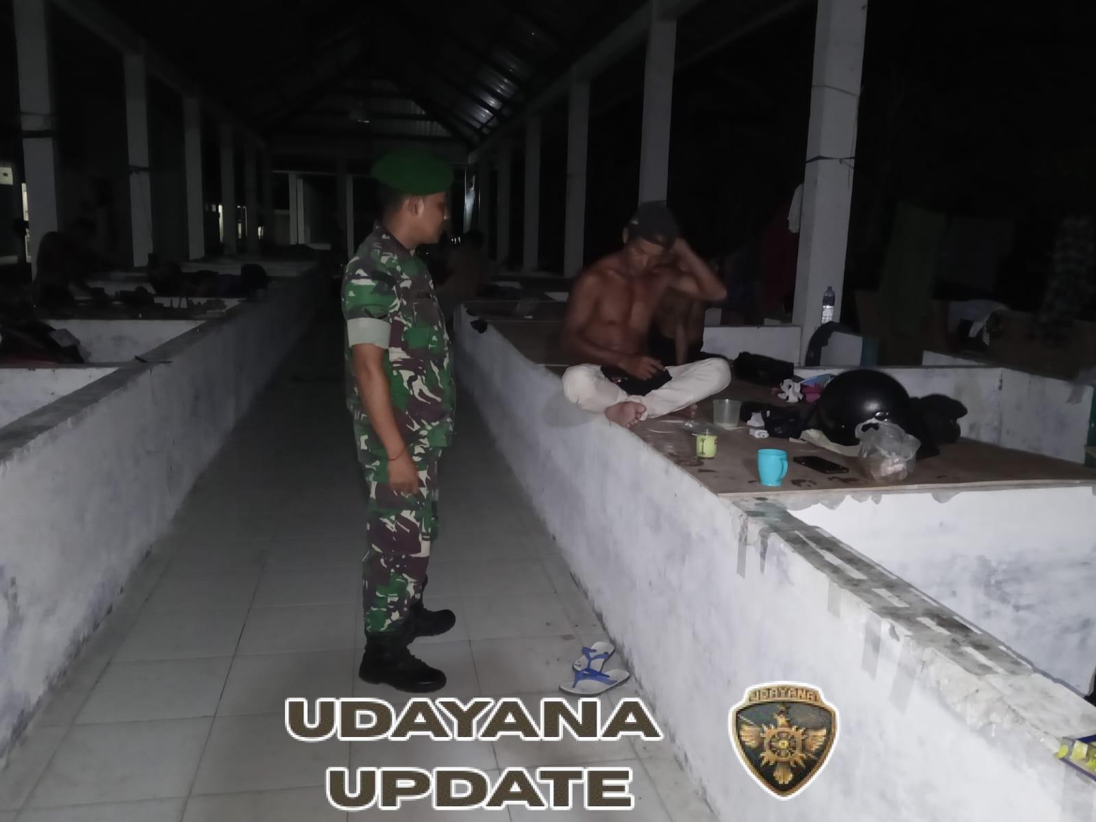 Babinsa Koramil Jereweh Laksanakan Patroli Malam Jaga Kamtibmas