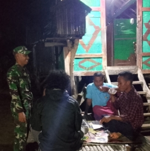 Babinsa Koramil 1614-05/Pekat Laksanakan Ronda Malam di Desa Nangakara